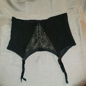 EUC Cacique Plus Size Black Cutaway Lace Hip Slip